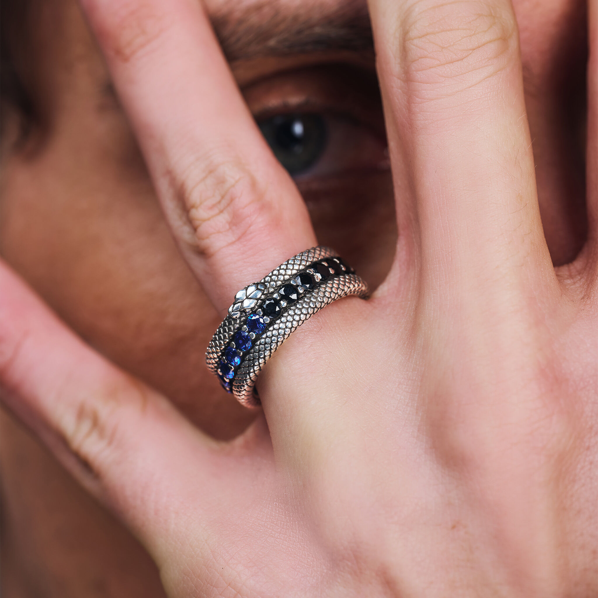 IM INTER X NOVE25 SCALED FACE WITH SHINING NERAZZURRI RINGS IM INTER X NOVE25 SCALED FACE WITH SHINING NERAZZURRI RINGS